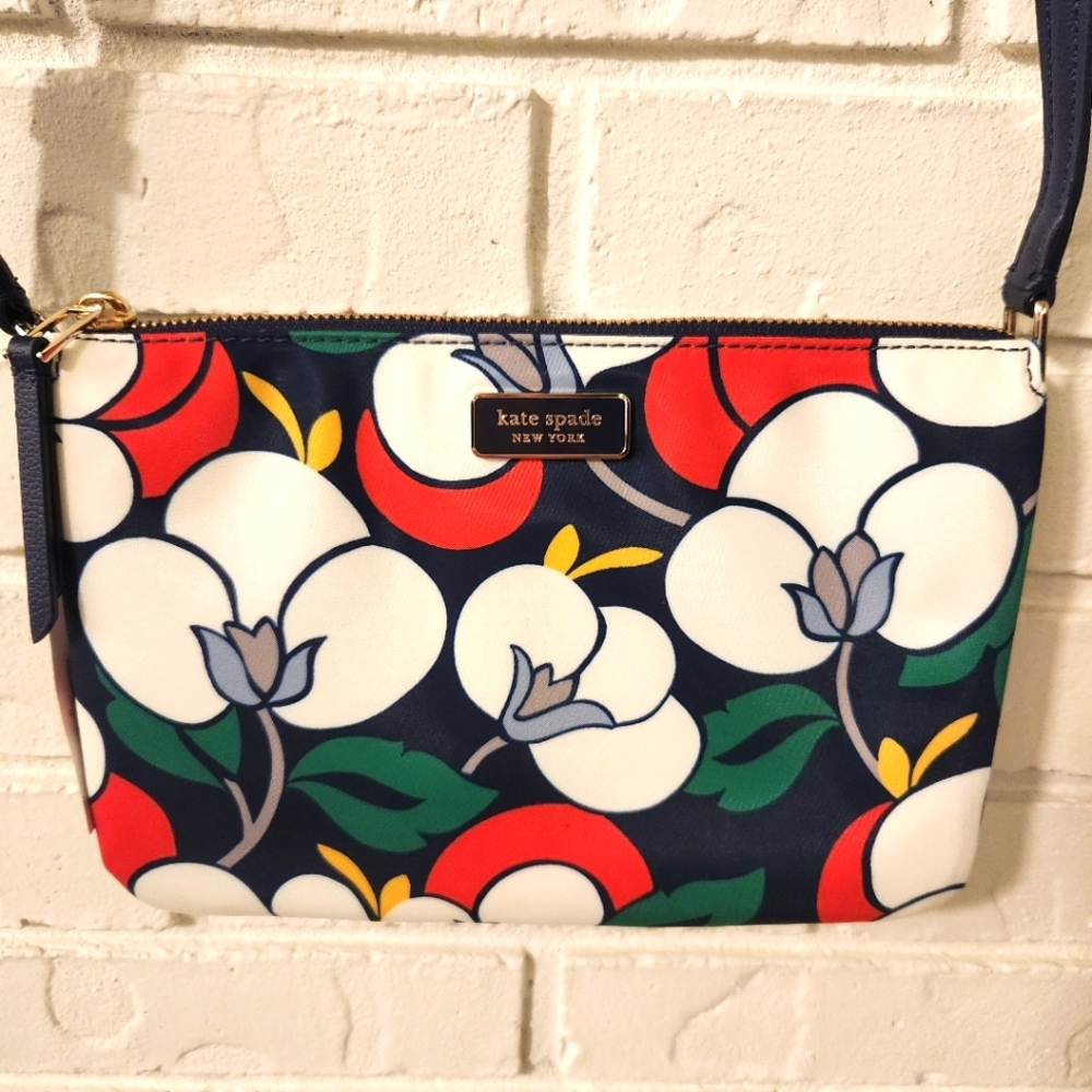 Kate Spade Triple Gusset Crossbody NWT - Picture 2 of 10